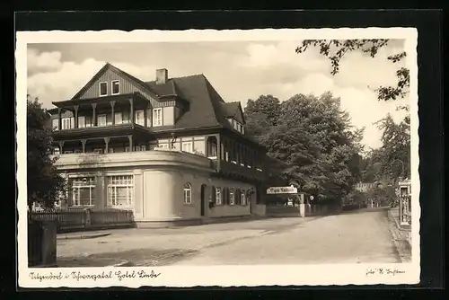 AK Sitzendorf /Schwarzatal, Hotel Linde mit Strasse