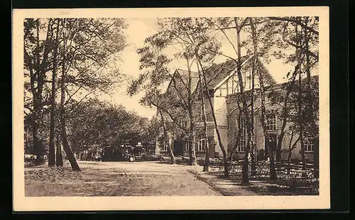 AK Klein-Glienicke bei Potsdam, Hotel und Pensionat Waldfrieden - Gebäude und Garten