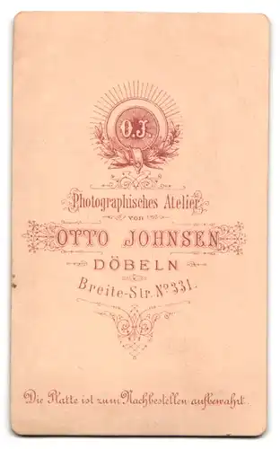 Fotografie Otto Johnsen, Döbeln, Breite-Str. 331, ein Junge in schlichter Kleidung