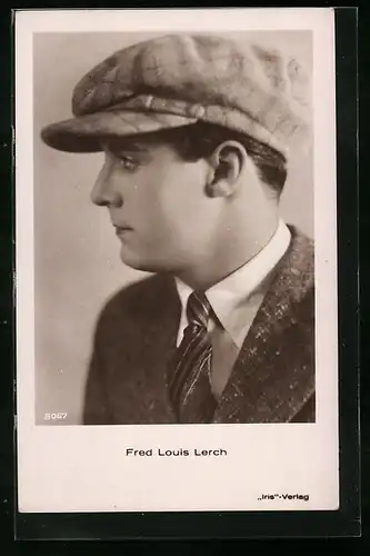 AK Schauspieler Fred Louis Lerch mit einer Schiebemütze