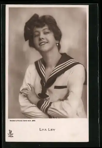 AK Schauspielerin Lya Ley in einem Matrosenhemd