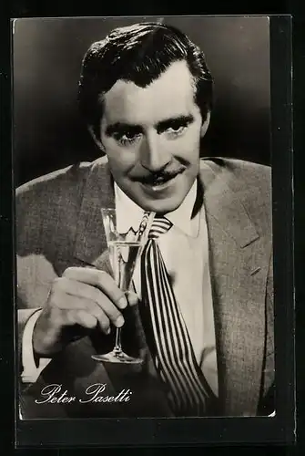 AK Schauspieler Peter Pasetti mit einem Sektglas