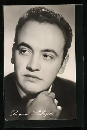 AK Schauspieler Raymond Pellegrin mit nachdenklichem Blick