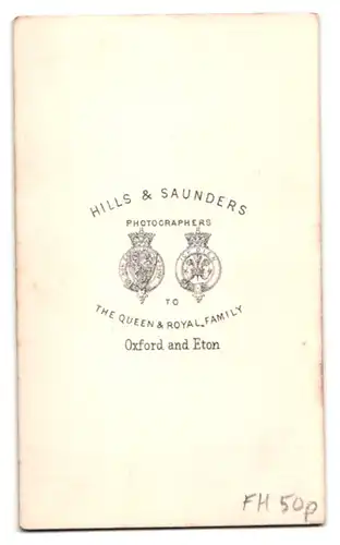 Fotografie Hills & Saunders, Oxford, englischer Herr im Tweed Anzug mit Backenbart und Flanierstock