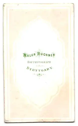 Fotografie Maler Buchner, Stuttgart, Herr im Anzug mit Vollbart