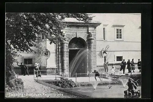 AK Salzburg-Hellbrunn, Regengrotte mit Besuchern