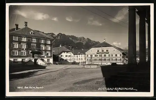 AK Hittisau, Kirchplatz mit Gasthof Krone und zum Hirschen