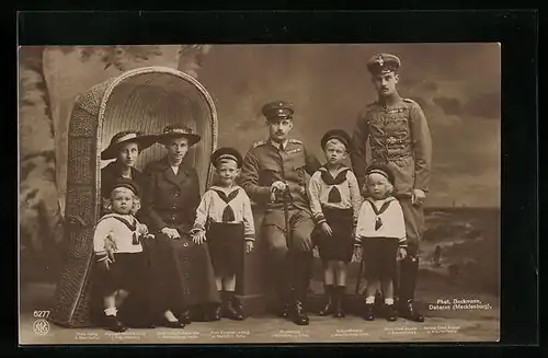 AK Familienportrait, Grossherzog von Mecklenburg-Schw. in Uniform