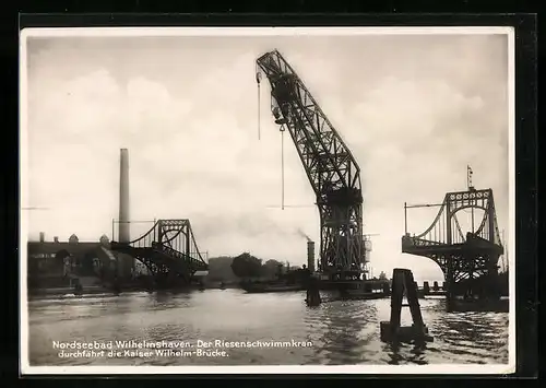 AK Wilhelmshaven, Der Riesenschwimmkran durchfährt die Kaiser Wilhelm-Brücke