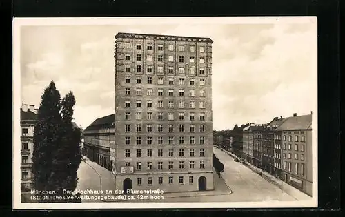 AK München, Städtisches Verwaltungsgebäude an der Blumenstrasse mit 42 m Höhe