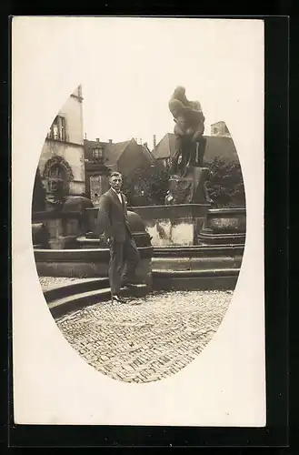 Foto-AK Minden, Herr am Menzel-Brunnen