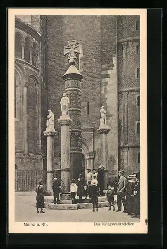 AK Mainz a. Rh., Besucher blicken zum Kriegswahrzeichen