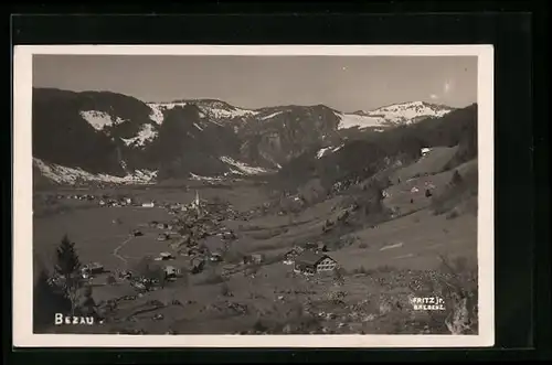 AK Bezau, Ortsansicht mit Bergkette aus der Vogelschau