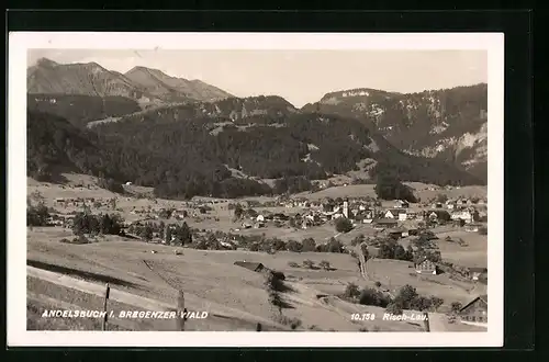 AK Andelsbuch, Ortsansicht mit Wiesen und Bergkette