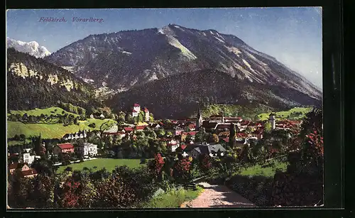 AK Feldkirch, Gesamtansicht mit Landstrasse und Berg