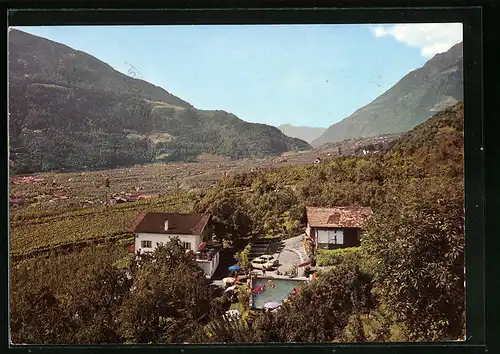 AK Algund bei Meran, Haus Feigenstauder mit Swimming Pool aus der Vogelschau