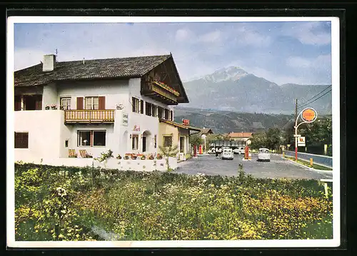 AK Algund bei Meran, Schrötters Shell-Tankstelle mit Fremdenzimmern - Gebäudeansicht mit Strasse, Innenansicht