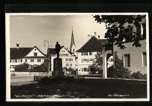 AK Dornbirn, Partie am Rathausplatz, mit Denkmal