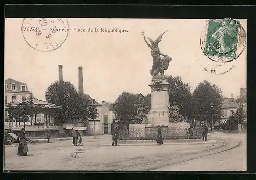 AK Vichy, Statue et Place de la République