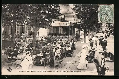 AK Néris-les-Bains, Allées du Parc à l`heure de la Musique