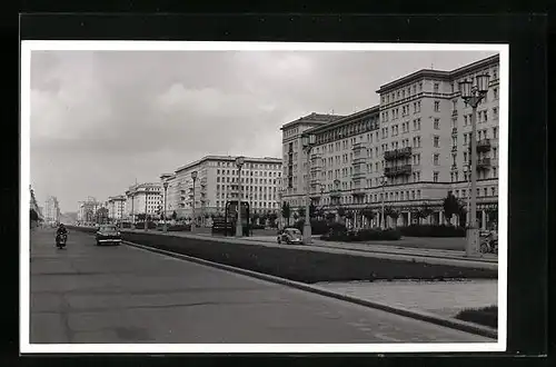 AK Berlin, Stalinallee mit U-Bahnhof