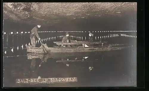 AK Boot auf einem Salz-See im Salzbergwerk