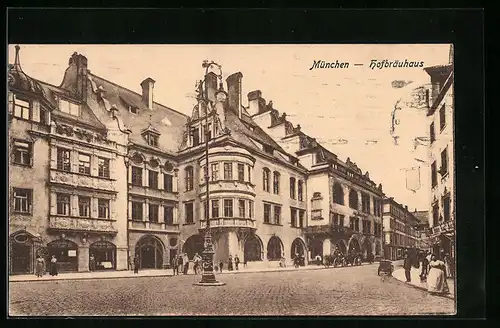 AK München, Strassenpartie mit Münchner Hofbräuhaus