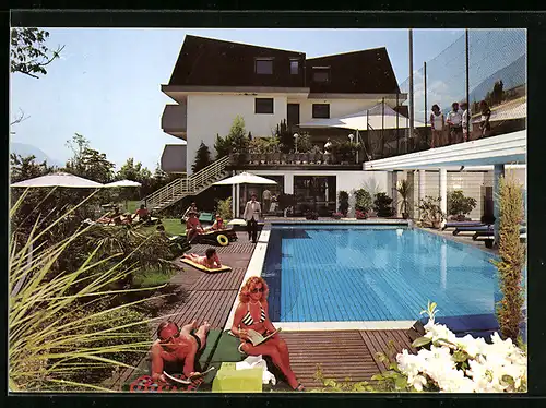 AK Marling bei Meran, Hotel Merlena, Schwimmbecken mit Gästen