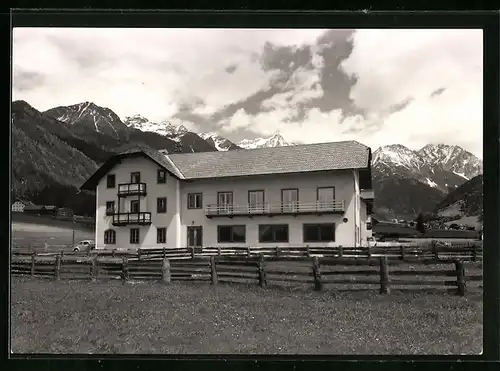 AK Antholz-Niedertal, Gasthaus Antholzerhof mit Gebirgspanorama