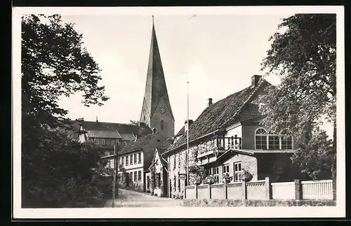 AK Eutin /Holst. Schw., Ortspartie mit Kirche