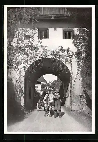 AK Oberaudorf, Strassenpartie mit Burgtor