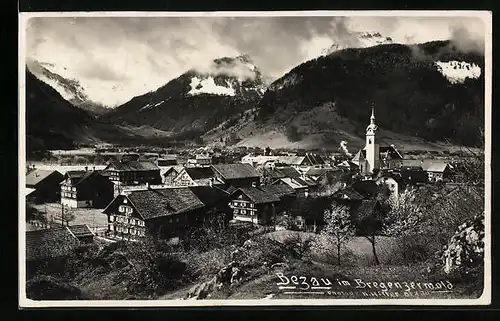 AK Bezau im Bregenzerwald, Ortsansicht mit Gebirgspanorama