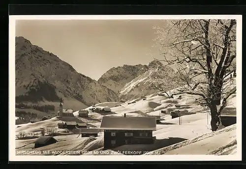 AK Hirschegg, Ortsansicht mit Widderstein und Zwölferkopf im Winter