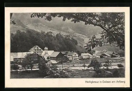 AK Dalaas am Arlberg, Heiligkreuz-Kirche mit Gasthof zur Post