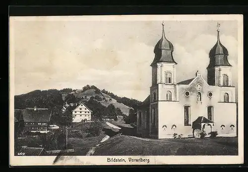 AK Bildstein, Ortspartie mit Kirche und Fernblick