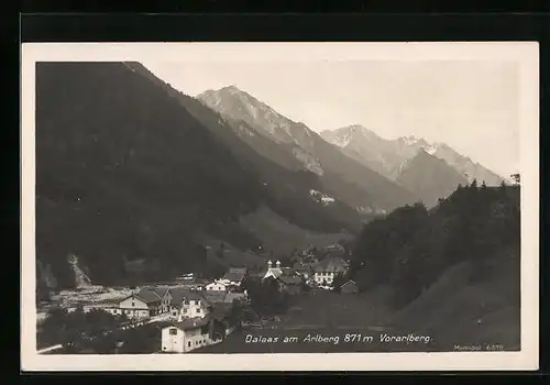 AK Dalaas, Ortsansicht von oben mit Blick auf die Berge