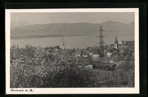 AK Lochau, Teilansicht mit Fluss bei diesigem Wetter