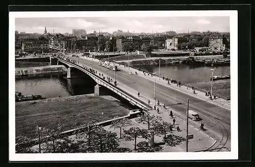 AK Mannheim, Kurpfalzbrücke mit Strassenbahn aus der Vogelschau
