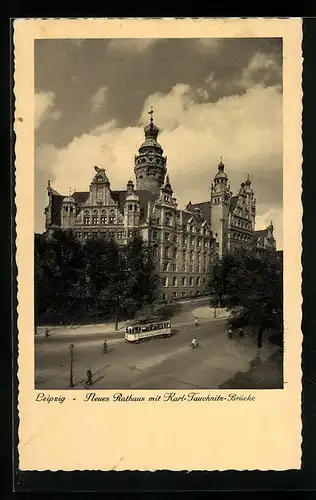 AK Leipzig, Neues Rathaus mit Karl-Tauchnitz-Brücke und Strassenbahn