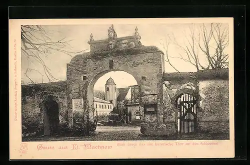 AK Klein-Machnow, Blick durch das alte historische Thor auf den Schlosshof