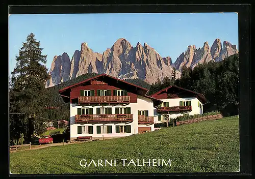 AK St. Magdalena in Villnöss, Garni Talheim mit Bergkette
