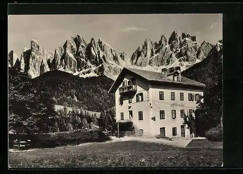 AK St. Magdalena in Villnöss, Gasthof Geisler mit Geislergruppe
