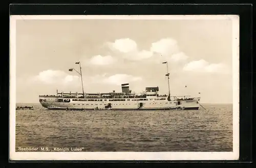AK Seebäder-Dampfer MS Königin Luise auf Steuerbord vor Anker liegend