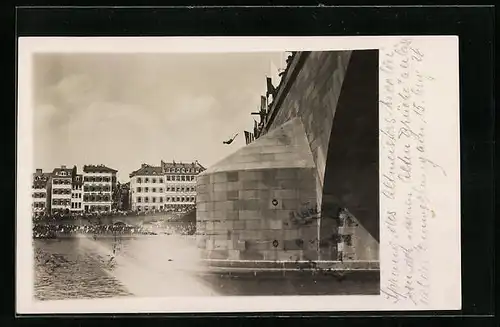 Foto-AK Frankfurt /Main, Brückensprung zur Einweihung der Neuen Alten Brücke am 15.8.1926