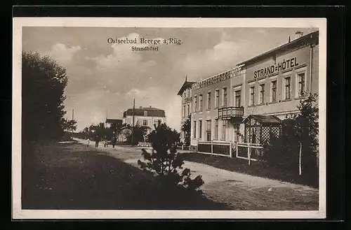 AK Breege a. Rügen, Strassenpartie mit Strand-Hotel