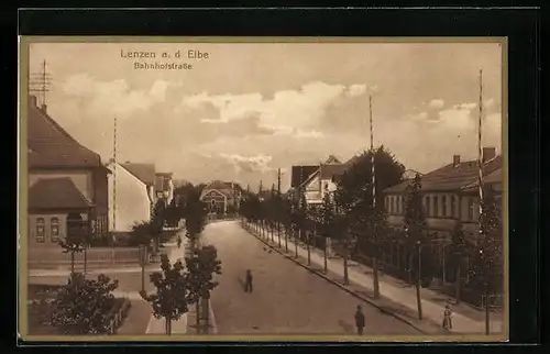 AK Lenzen a. d. Elbe, Bahnhofstrasse aus der Vogelschau