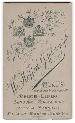 Fotografie W. Höffert, Berlin, königliche Wappen und Zweige