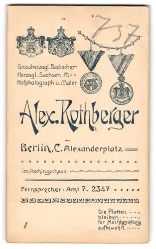 Fotografie Alex. Rothberger, Berlin, Alexanderplatz, Orden und königliche Wappen
