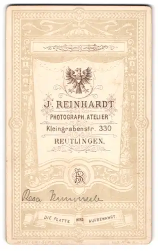 Fotografie J. Reinhardt, Reutlingen, Kleingrabenstr. 330, Stadtwappen Reutlingen auf einem Vorhang