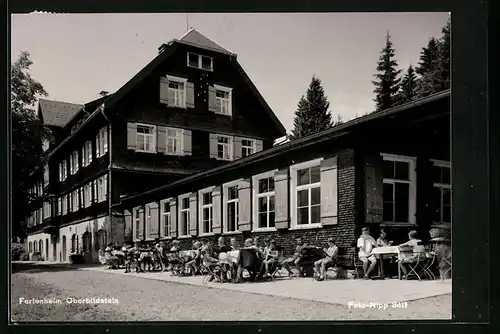 AK Oberbildstein, Ferienheim, Kinder auf der sonnigen Terrasse
